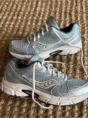 Saucony Women's Ride Millenium Throwback Sneakers Size 8